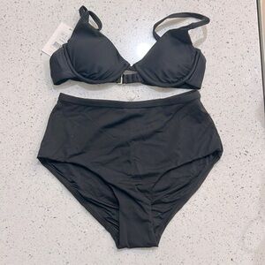 Andie Bombshell XS Bikini Top in black